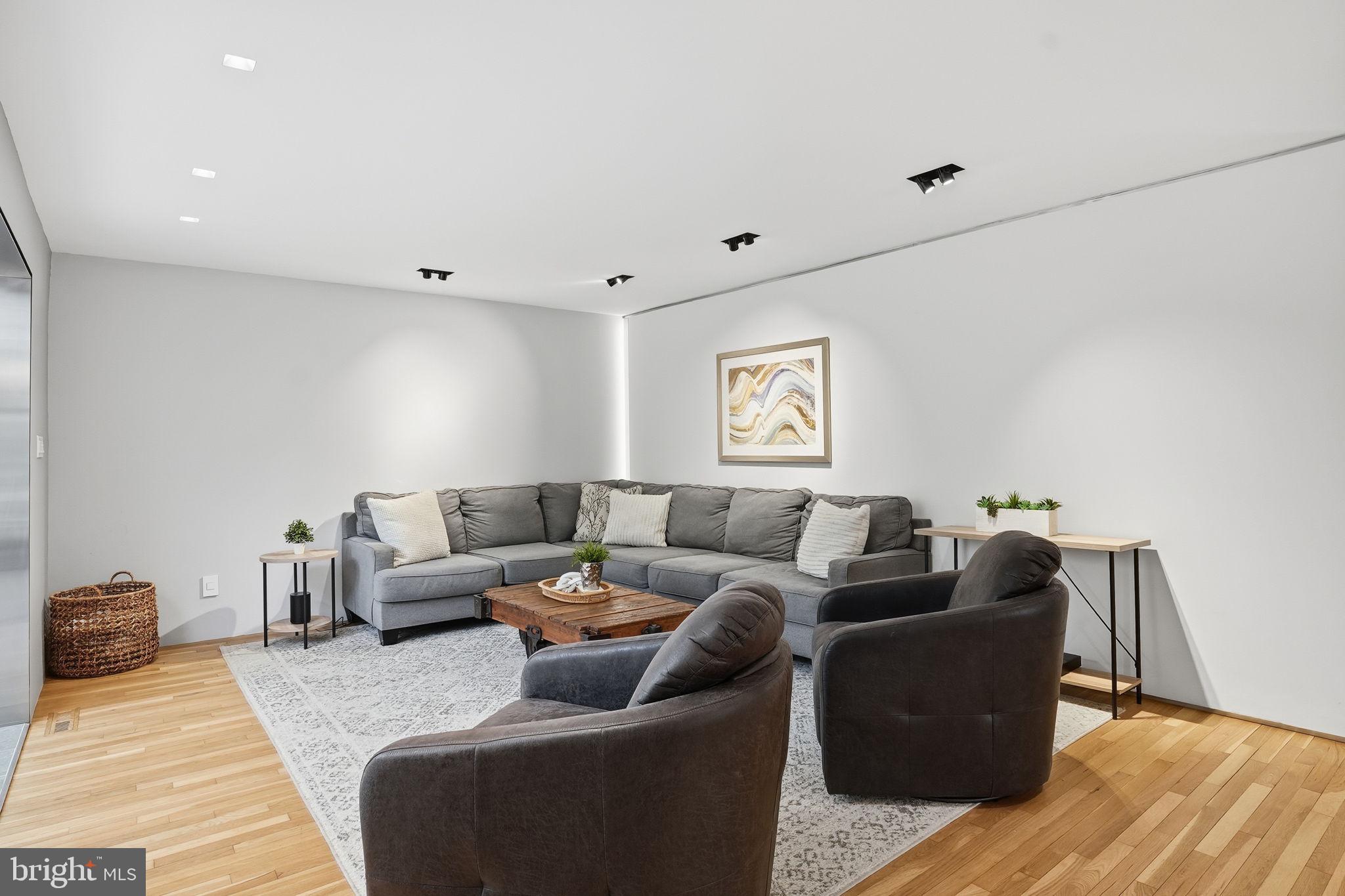 DARNESTOWN OUTSIDE - Residential