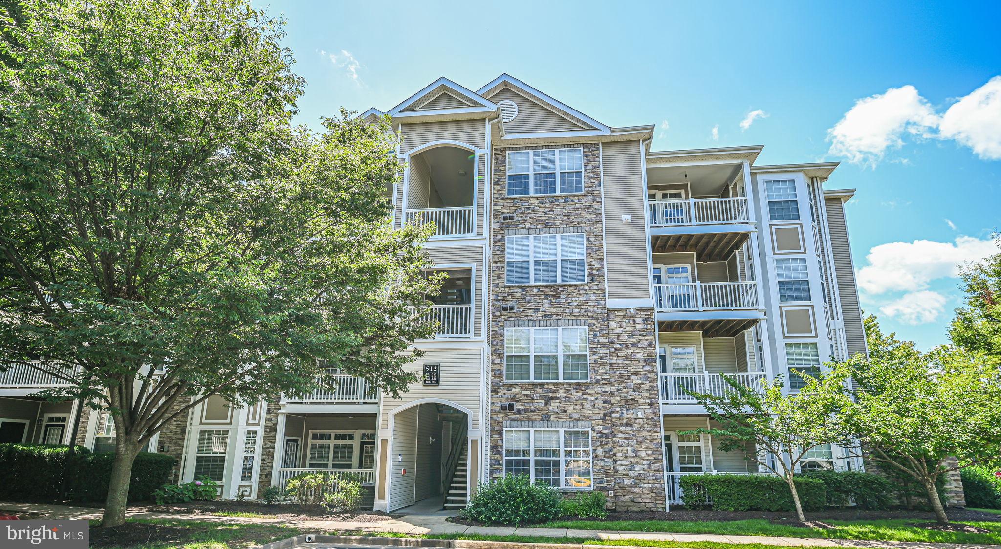 PRICE IMPROVEMENT On this great condo in Stratford!
TURN THE KEY AND START LIVING!!
This chic Stratford Club condo is your hassle-free ticket to a lifestyle of COMFORT, STYLE & CONVENIENCE...all just minutes from historic Leesburg, shopping and all major commuter routes.
This one-bedroom, one-bath unit features an open, light-filled layout with hardwood floors throughout and brand-new tile flooring (2024) in the kitchen and foyer. The dining area is accented with elegant molding and updated lighting. The spacious bedroom includes a walk-in closet with a custom-built-in storage system, and the bathroom offers a spa-like retreat with a large soaking tub, dual vanity, and ample storage. Step outside to the private balcony with treetop views, accessible from both the living room and bedroom.
Recent updates include a newer HVAC system and washing machine, both less than four years old. Located just minutes from downtown Leesburg and convenient to the Greenway toll road and Route 7, this home offers low-maintenance living with easy access to shopping, dining, and more.
Stratford Club offers a gated community lifestyle with premium amenities including a resort-style pool, clubhouse, fitness center, beautifully landscaped grounds, walking paths and more!
Move-in ready and priced to sell! Schedule your tour today!