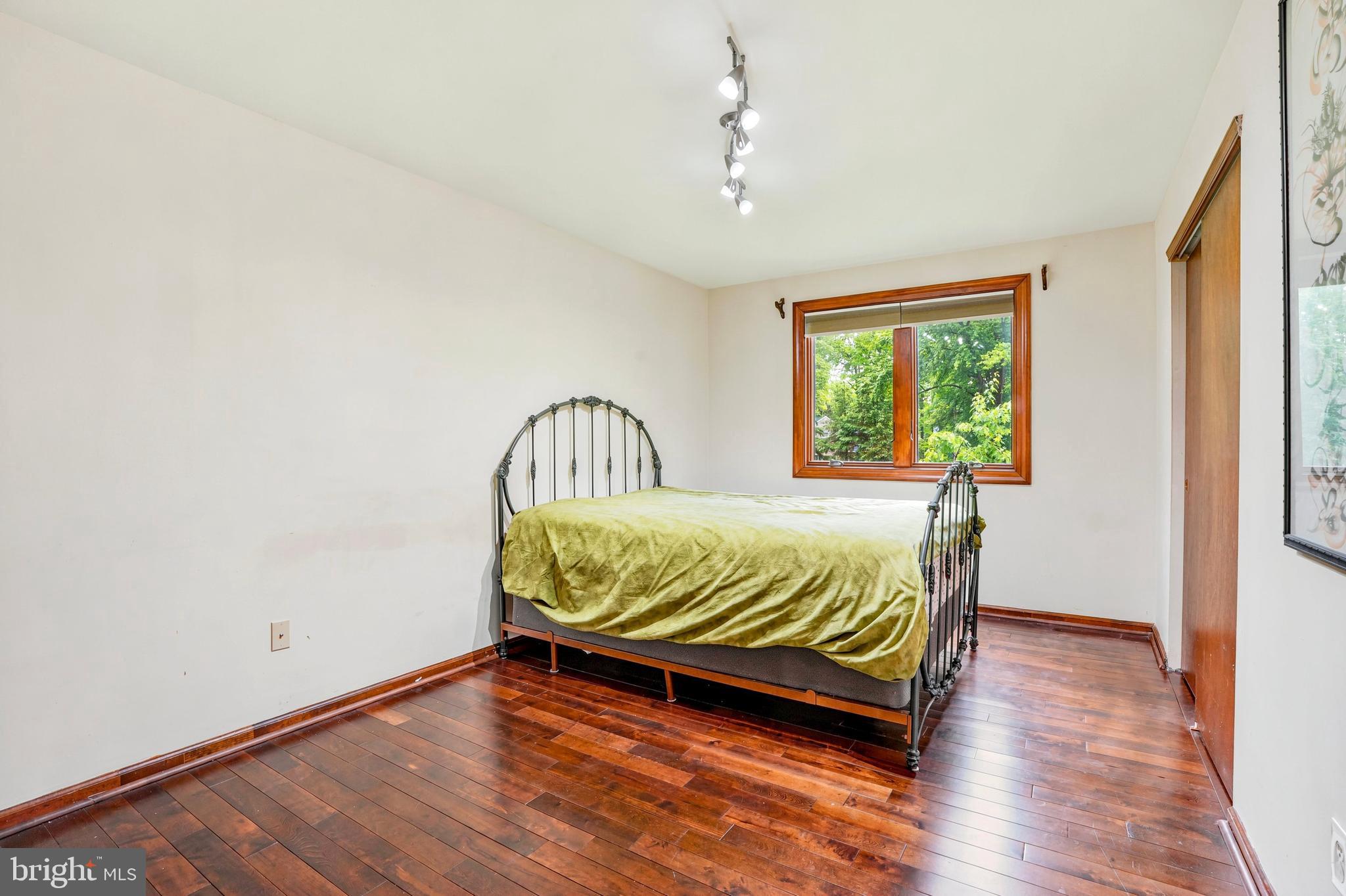 BERKELEY TRACE - Residential