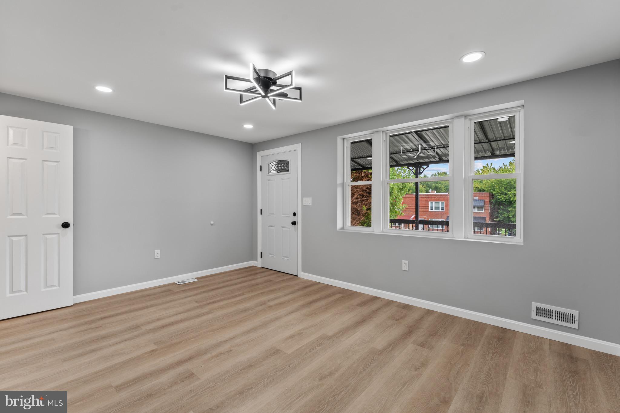 2507 RIGGS AVENUE