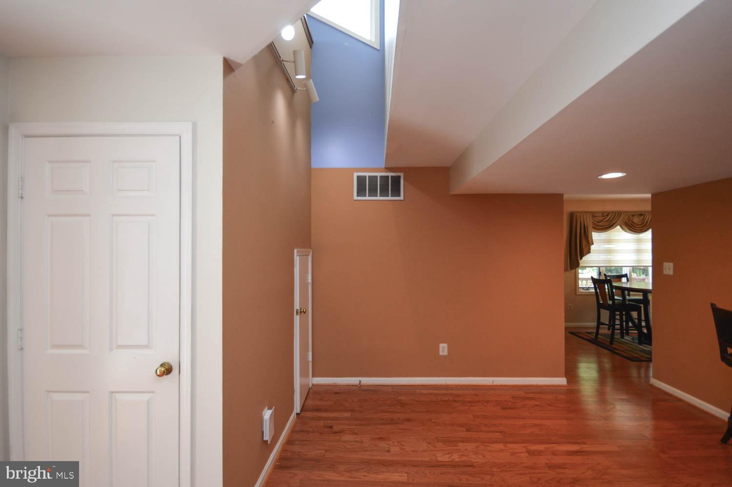 COURTSIDE VILLAS - Residential Lease