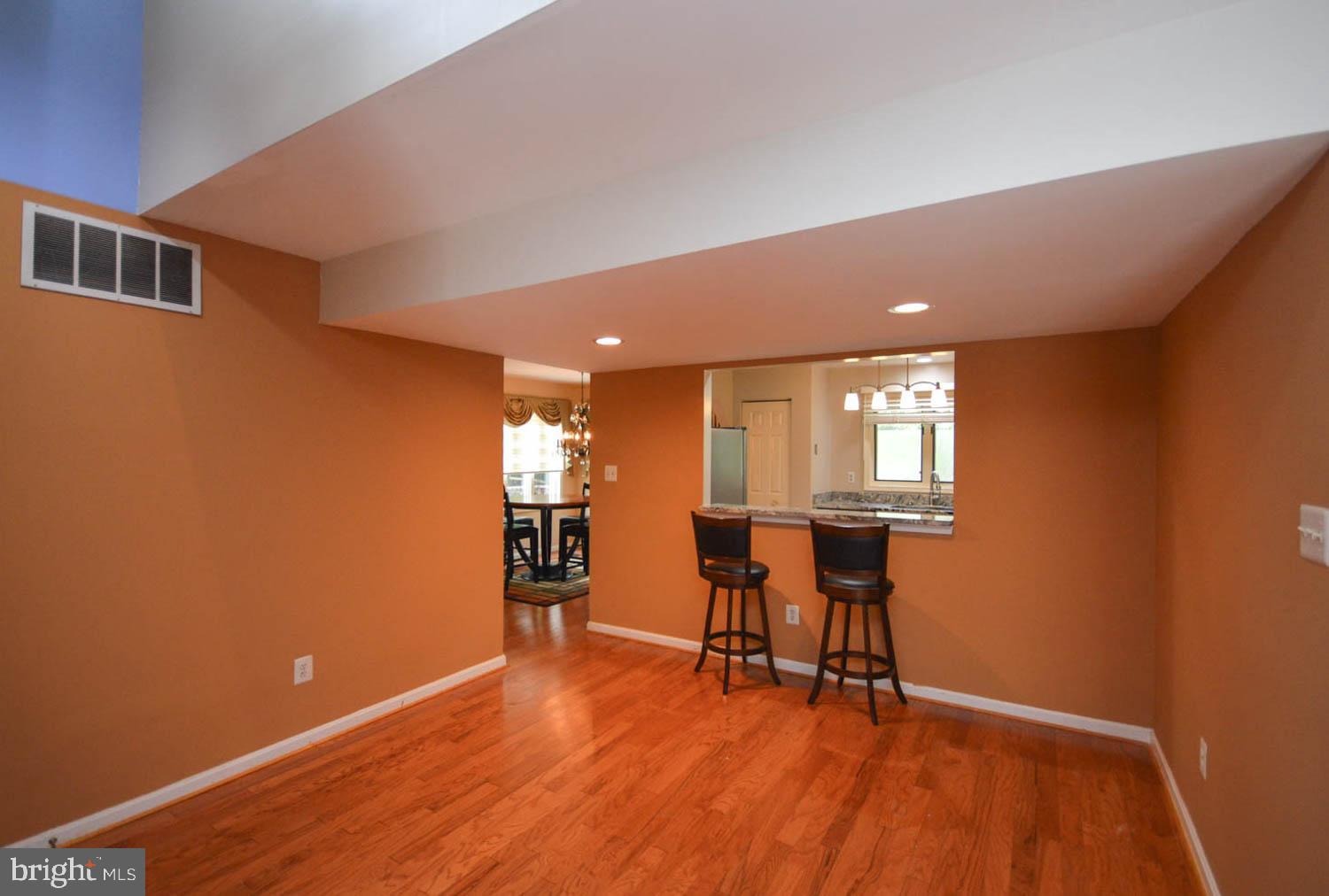 COURTSIDE VILLAS - Residential Lease