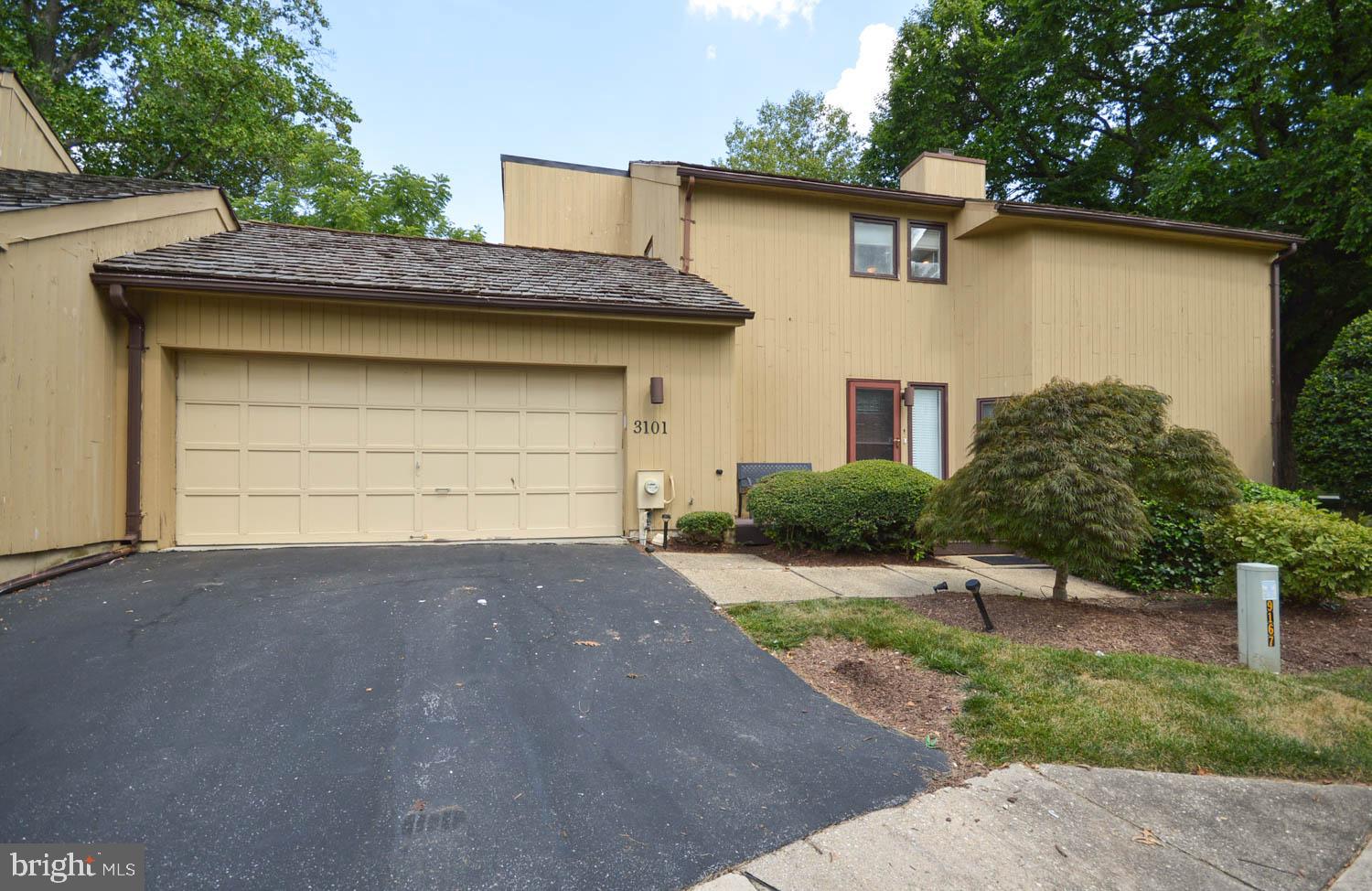 COURTSIDE VILLAS - Residential Lease