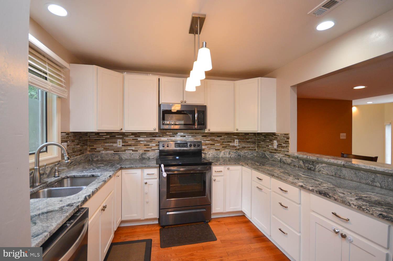 COURTSIDE VILLAS - Residential Lease