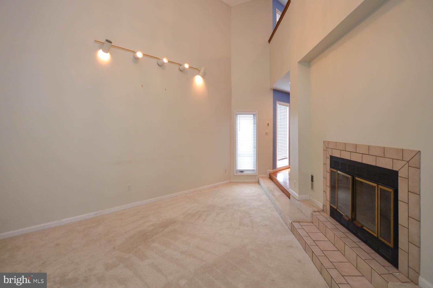 COURTSIDE VILLAS - Residential Lease