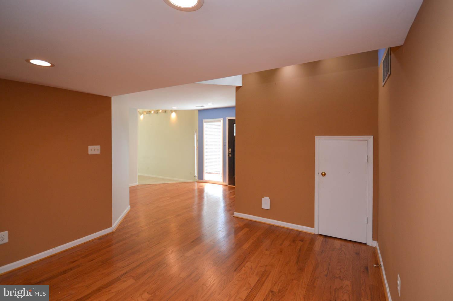 COURTSIDE VILLAS - Residential Lease