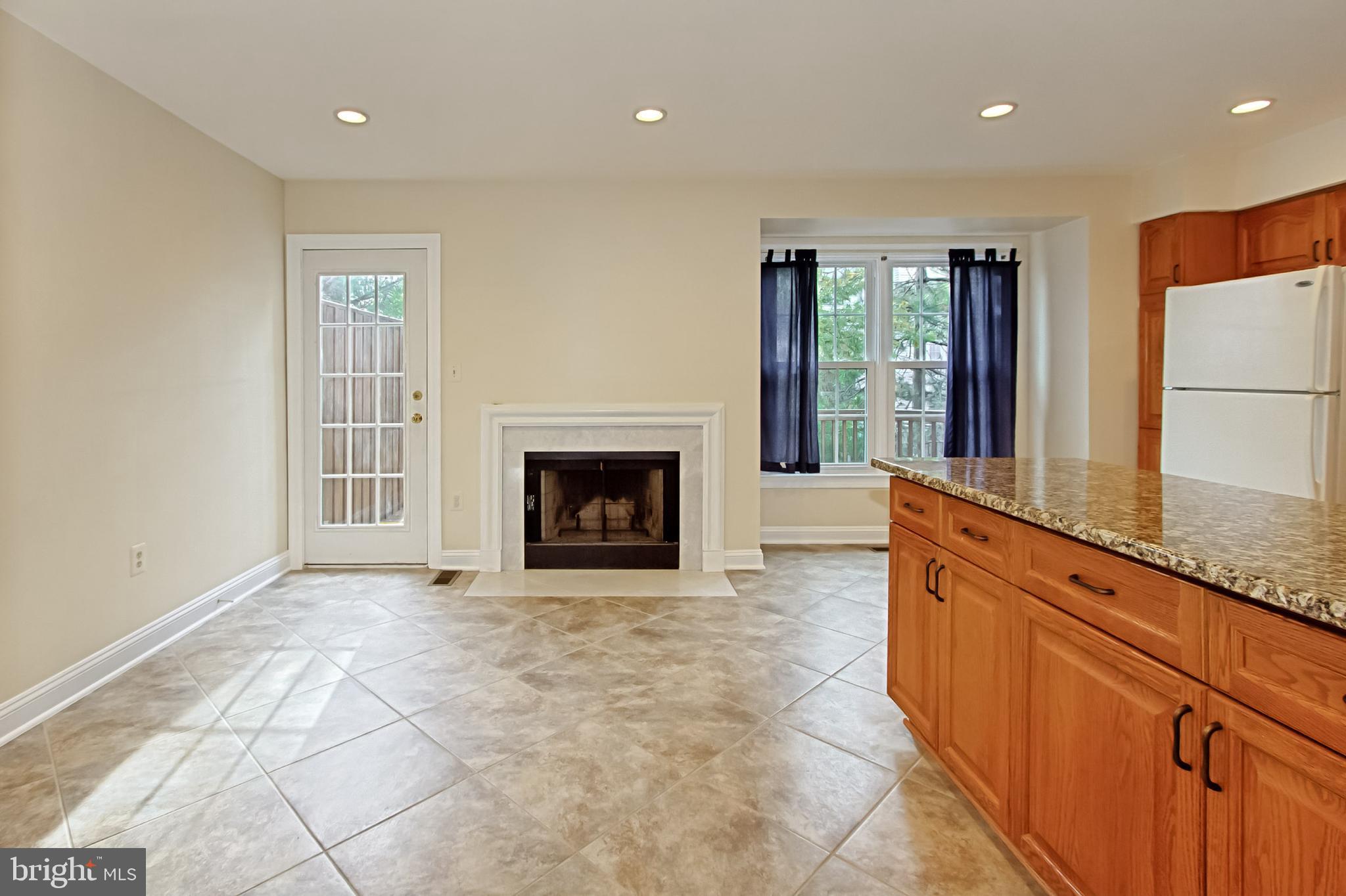 KINGSTOWNE - Residential Lease