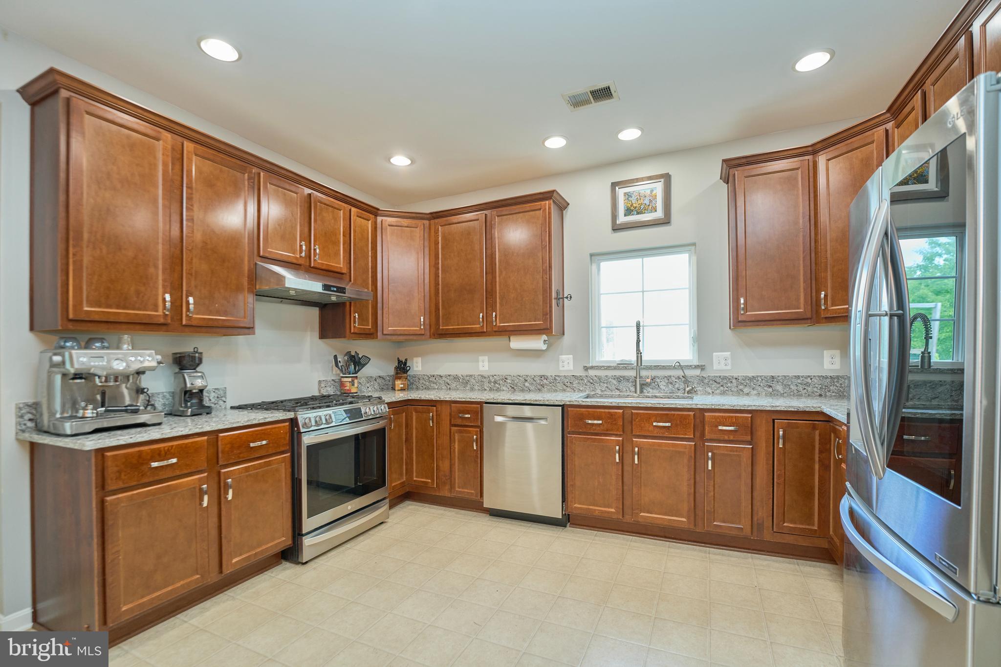 LAKE POINT ROUND HILL - Residential