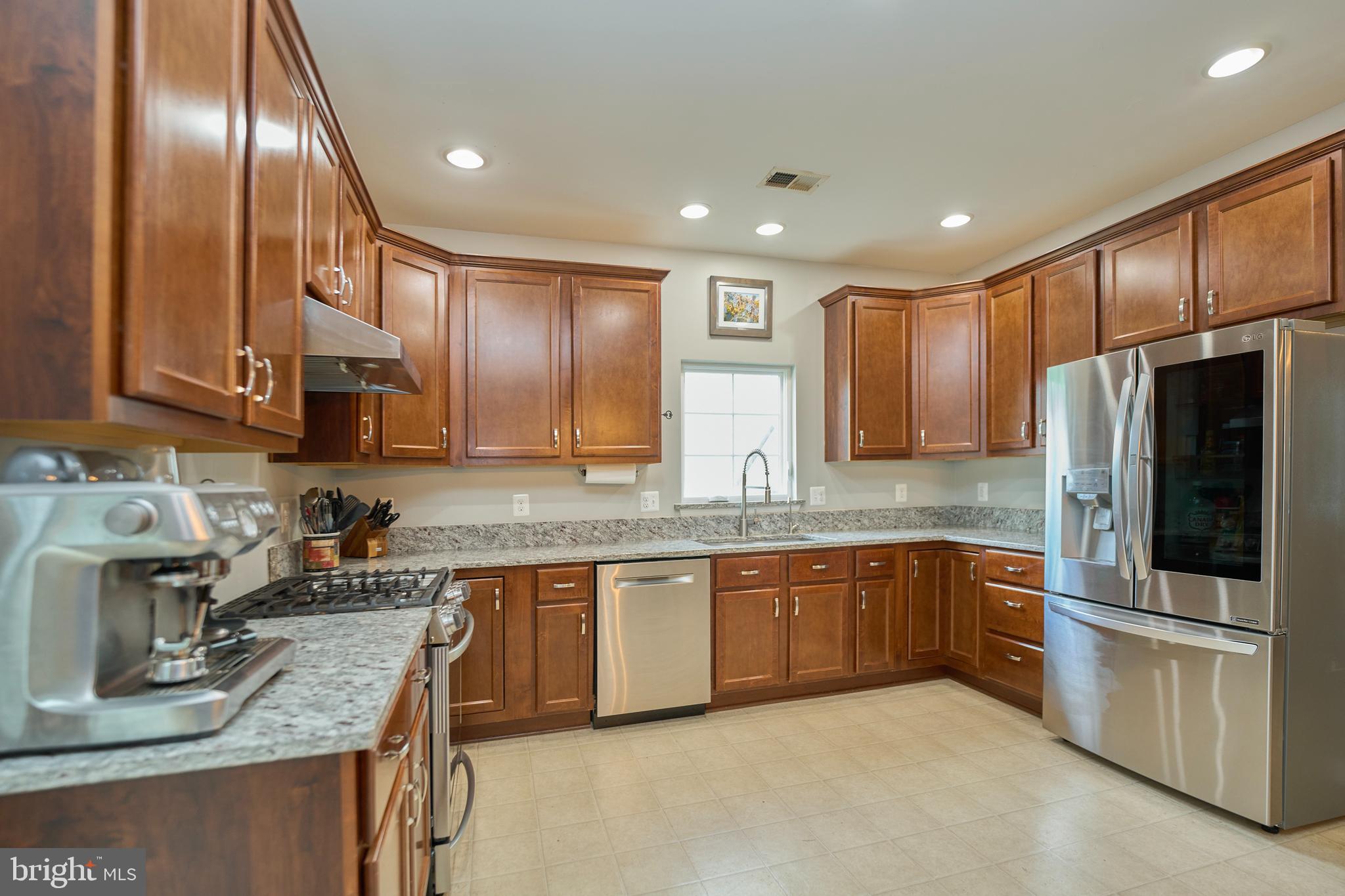 LAKE POINT ROUND HILL - Residential