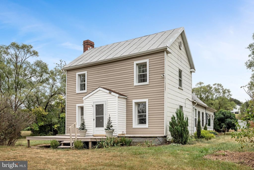 Photo of 100 Shady Lane, STRASBURG, VA 22657 (MLS # VAWR2012284)