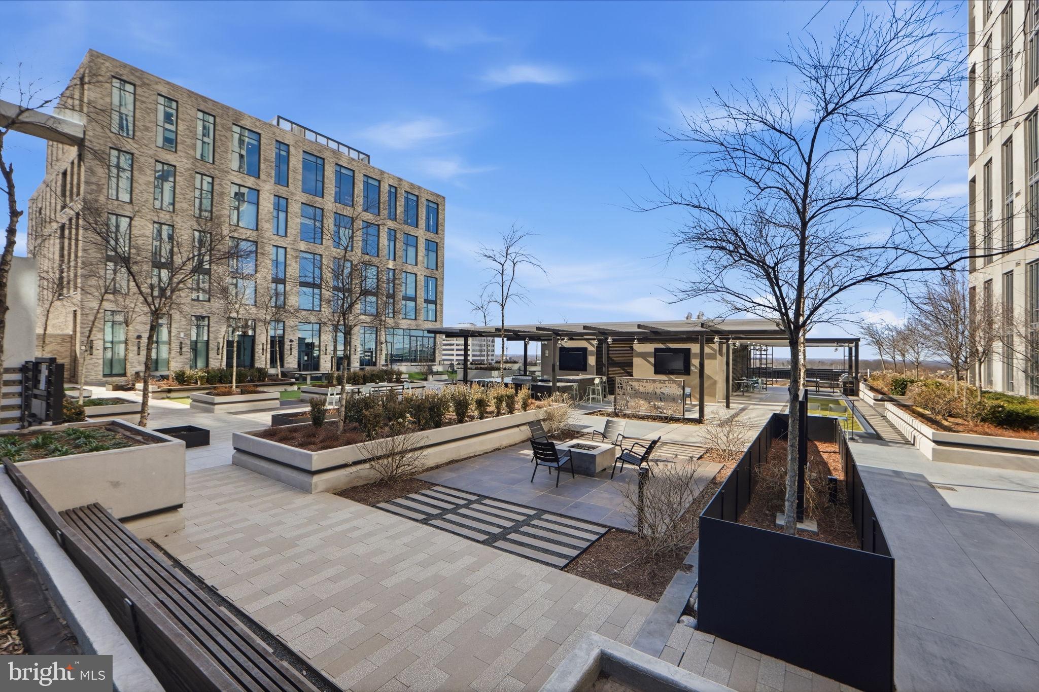 THE BORO TYSONS - Residential