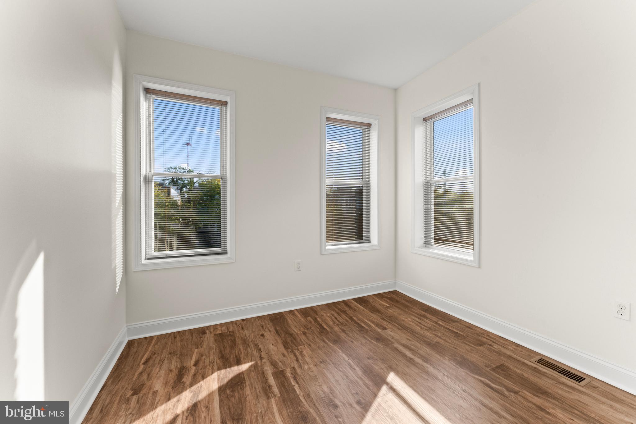 PARK CIRCLE - Residential Lease