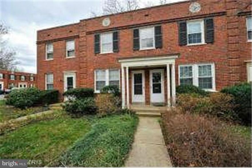 Arlington Village townhouse, 1BR, 800 sq ft. Bus to Pentagon just across the street.  Condo features 2 levels, eat-in kitchen, back door to a deck, lots of closets and plenty of parking.  Washer/Dryer in the unit. 3 Ceiling Fans. NEW CARPET!  Cherry handrails on the stairs. One of only a few that has a shaded deck. Must use CBRB application; $50 per adult application fee & $50 lease prep fee.