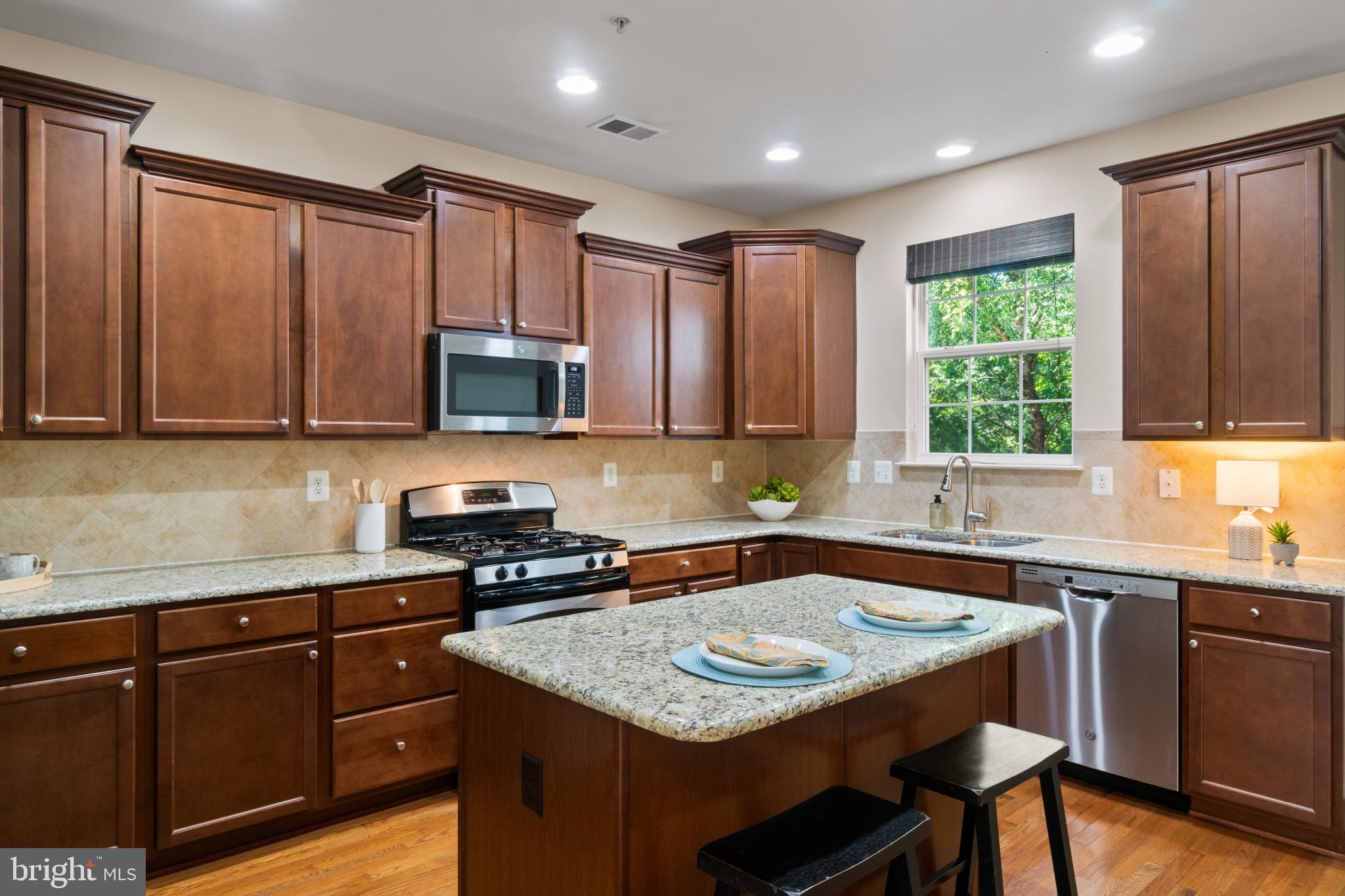 722 HIDDEN OAK