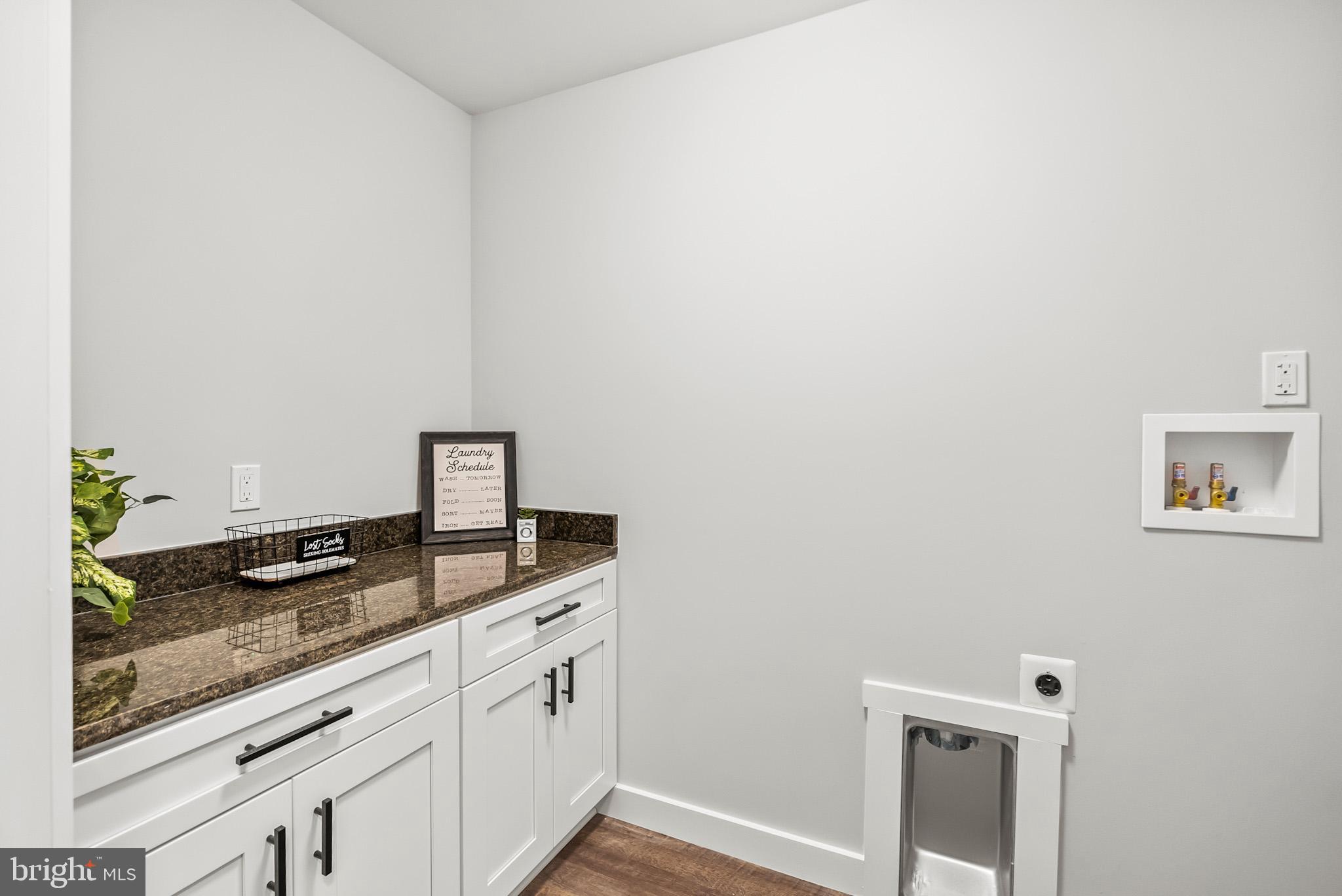 LAKE COUNTRY ESTATES - Residential