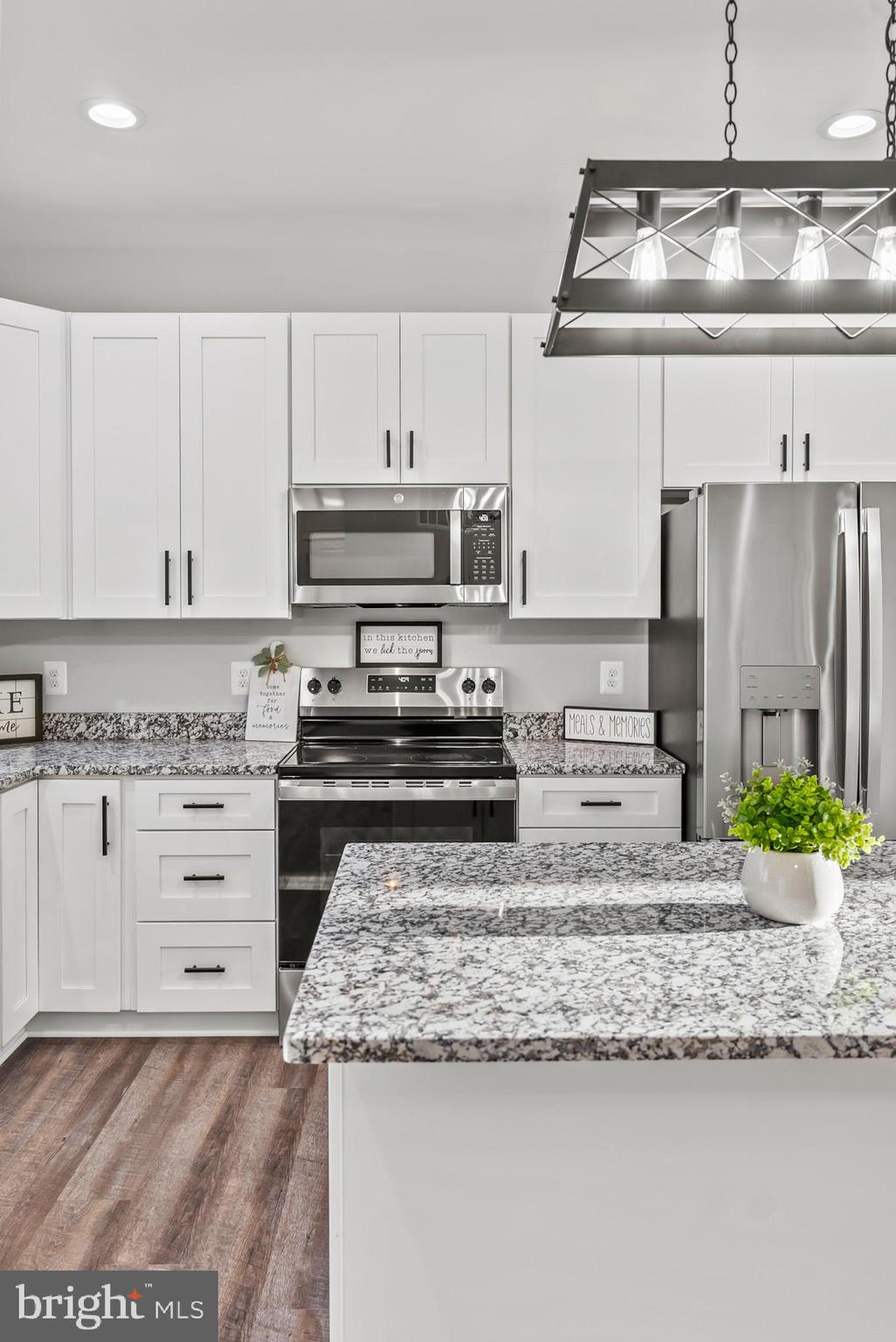 LAKE COUNTRY ESTATES - Residential