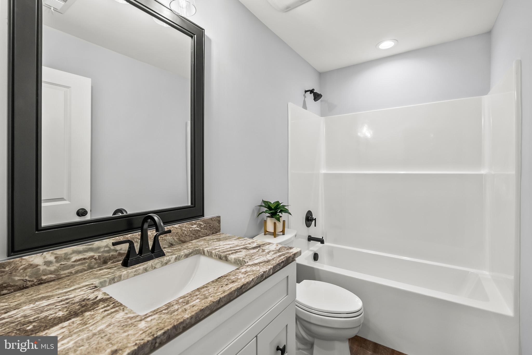 LAKE COUNTRY ESTATES - Residential