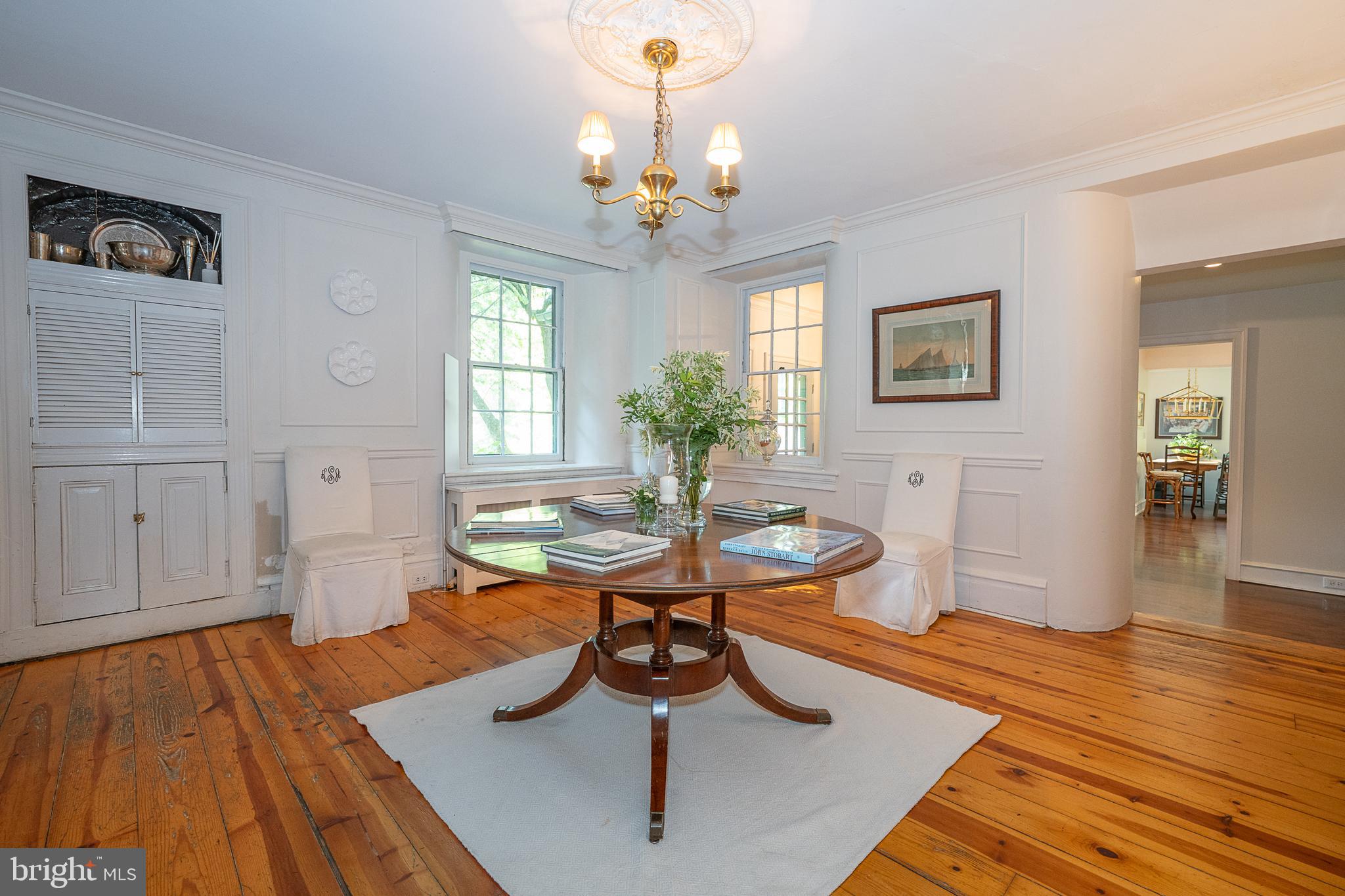 2 EARLES LANE