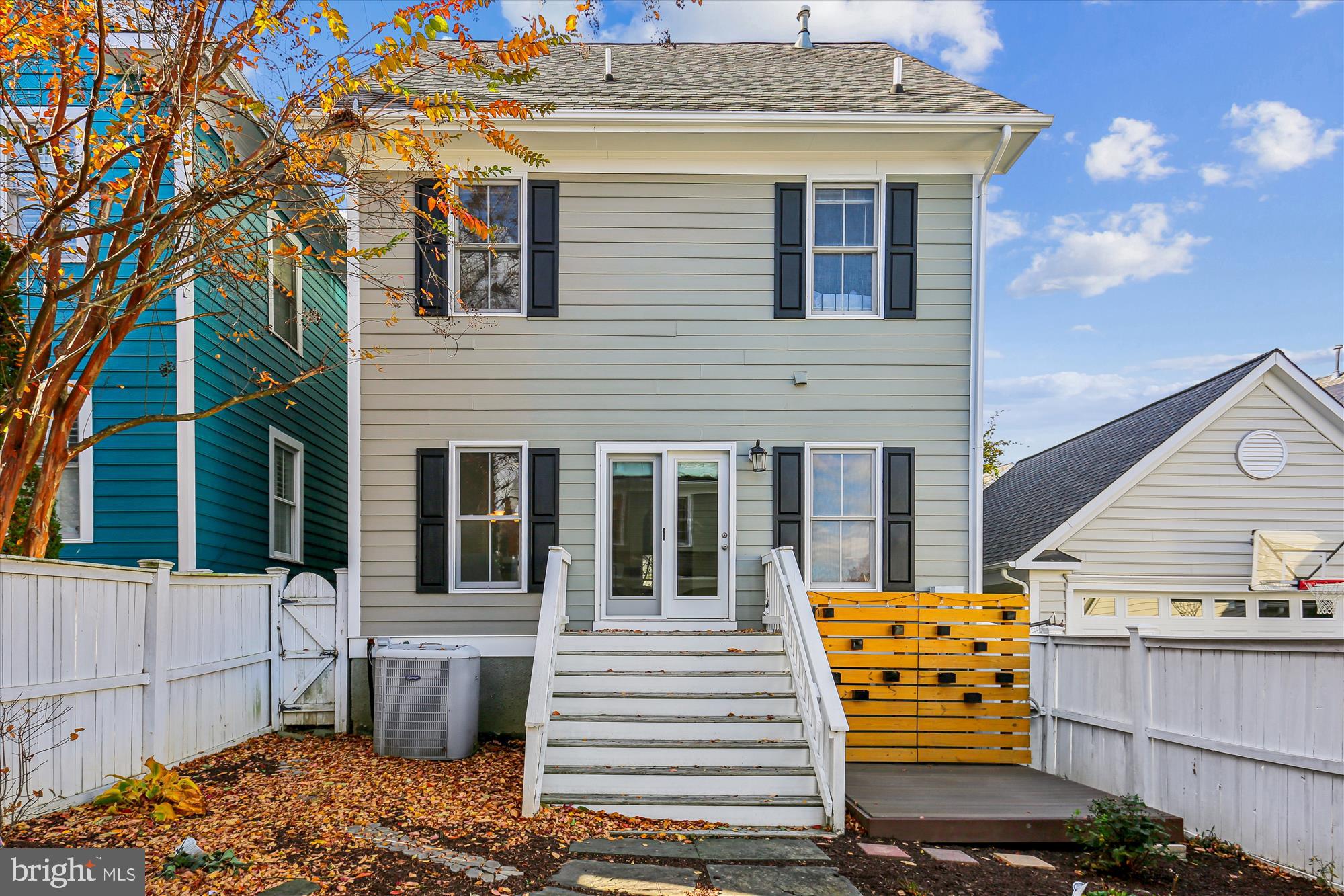 LAKELANDS - Residential