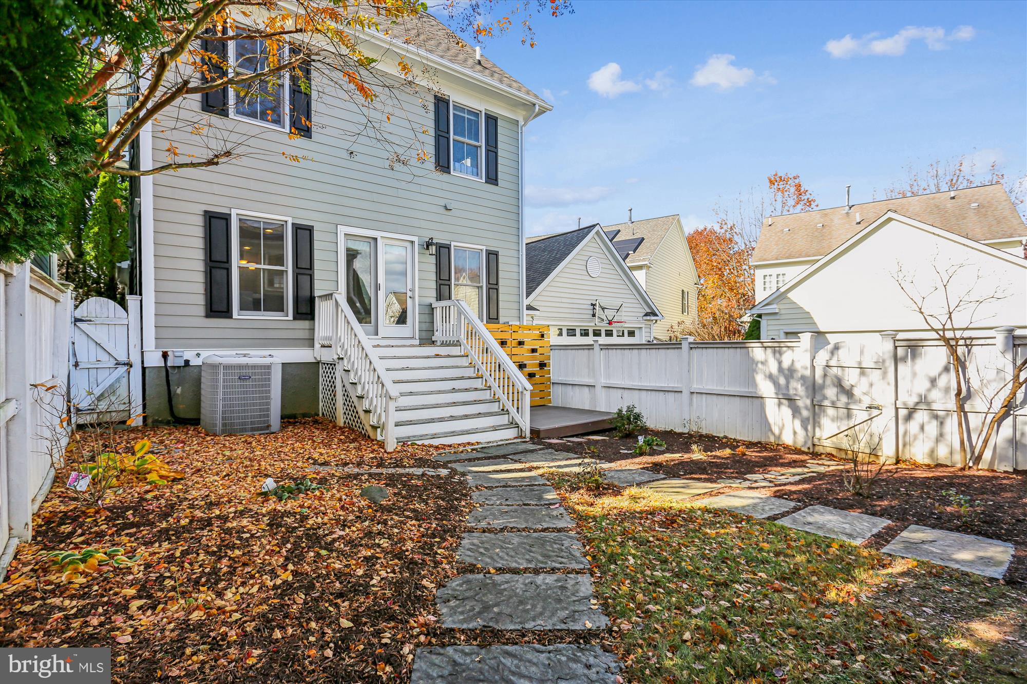 LAKELANDS - Residential