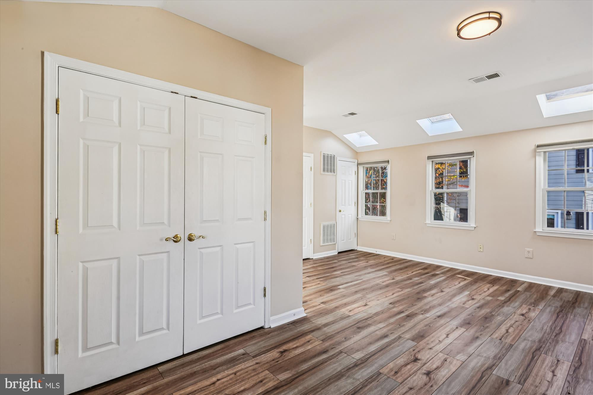 LAKELANDS - Residential