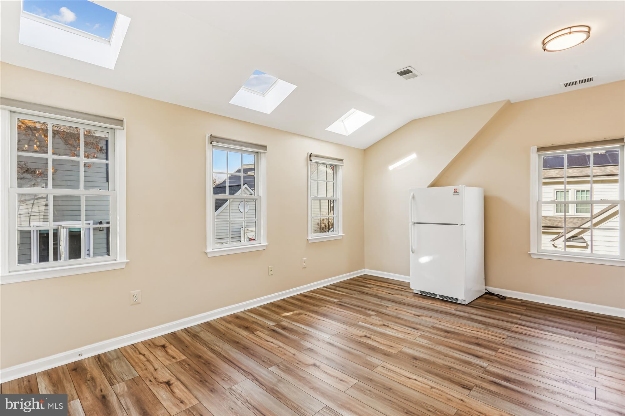 LAKELANDS - Residential