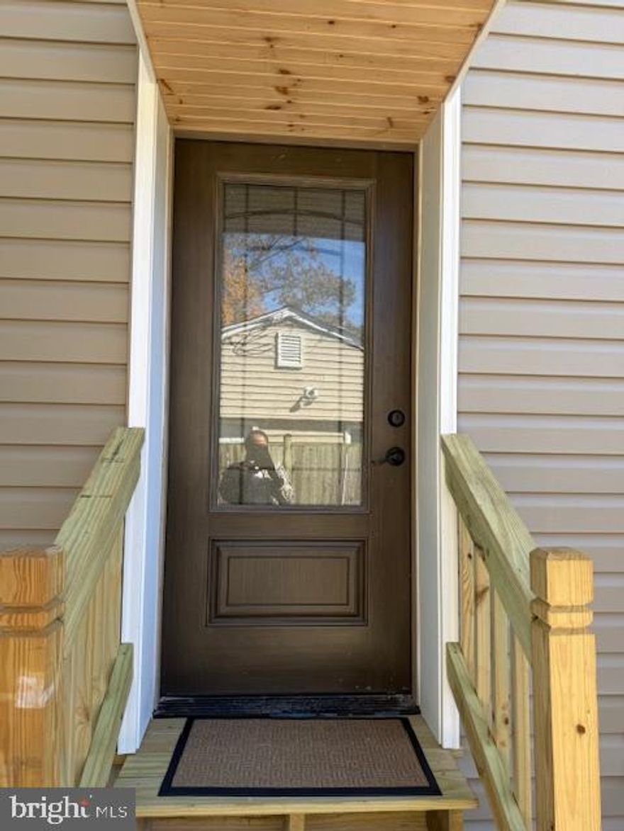 SIDE ENTRANCE OF THE SINGLE FAMILY HOUSE.  Beautiful. furnished one bedroom, full bathroom, nice size living room open to a small kitchenette and a dinning area.  Large size windows brining sun light to the living room and bedroom.  Outside a nice concrete area for a grill and outside seating.  Plenty of parking on the street.  Close to transportation (Springfield Metro Station), shopping (Springfield Mall) and highway.