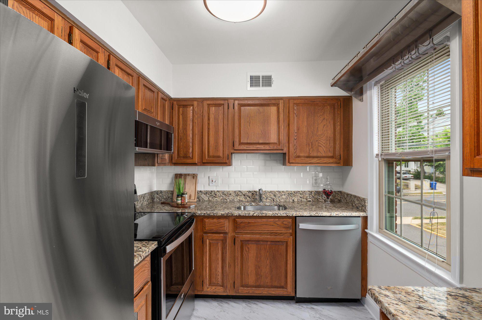 CAMBRIDGE COURTS - Residential