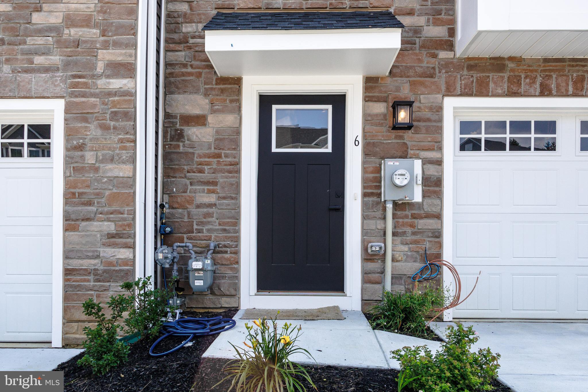6 FOXWOOD DR