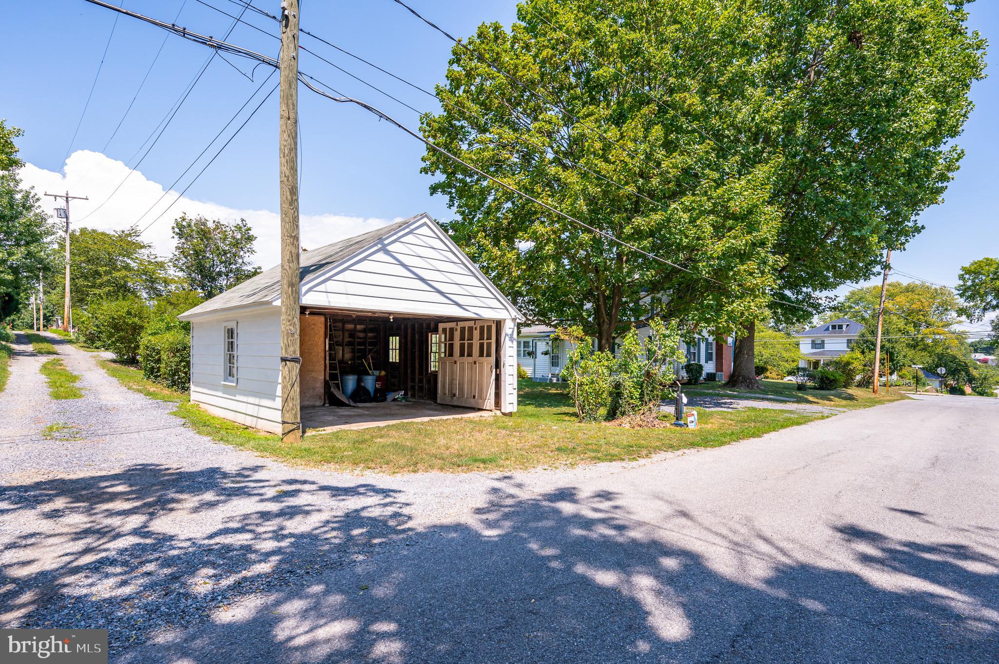 CHARLES TOWN - Residential