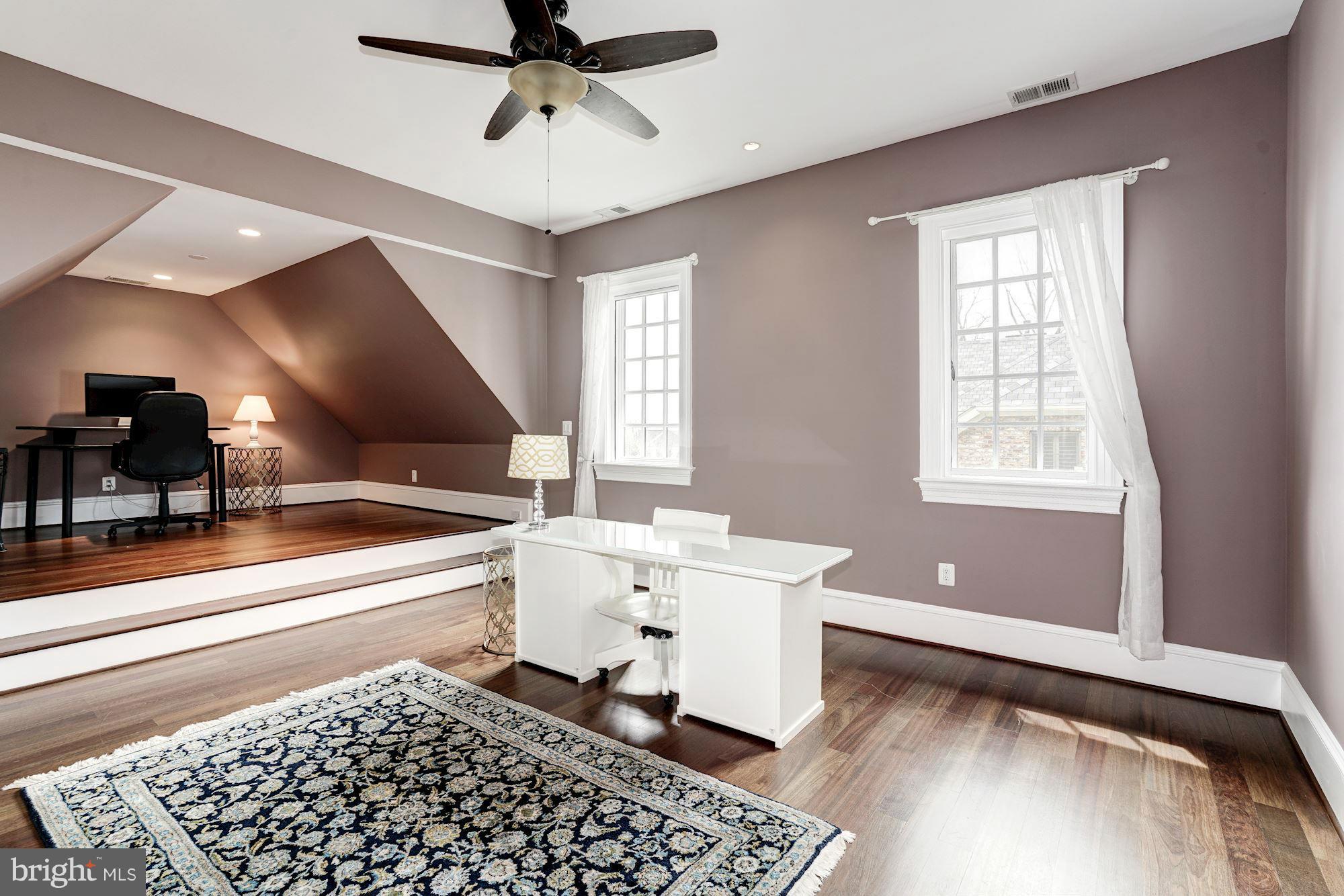 BERKSHIRE OAKWOOD - Residential