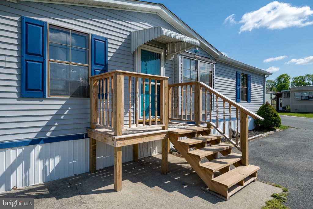 Photo of 11 BOXWOOD BLVD, COLUMBIA, PA 17512 (MLS # PALA2033990)