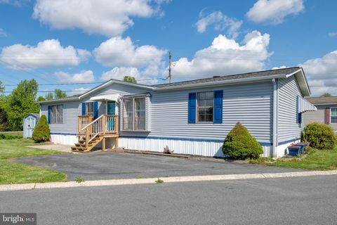 Photo of 11 BOXWOOD BLVD, COLUMBIA, PA 17512 (MLS # PALA2033990)