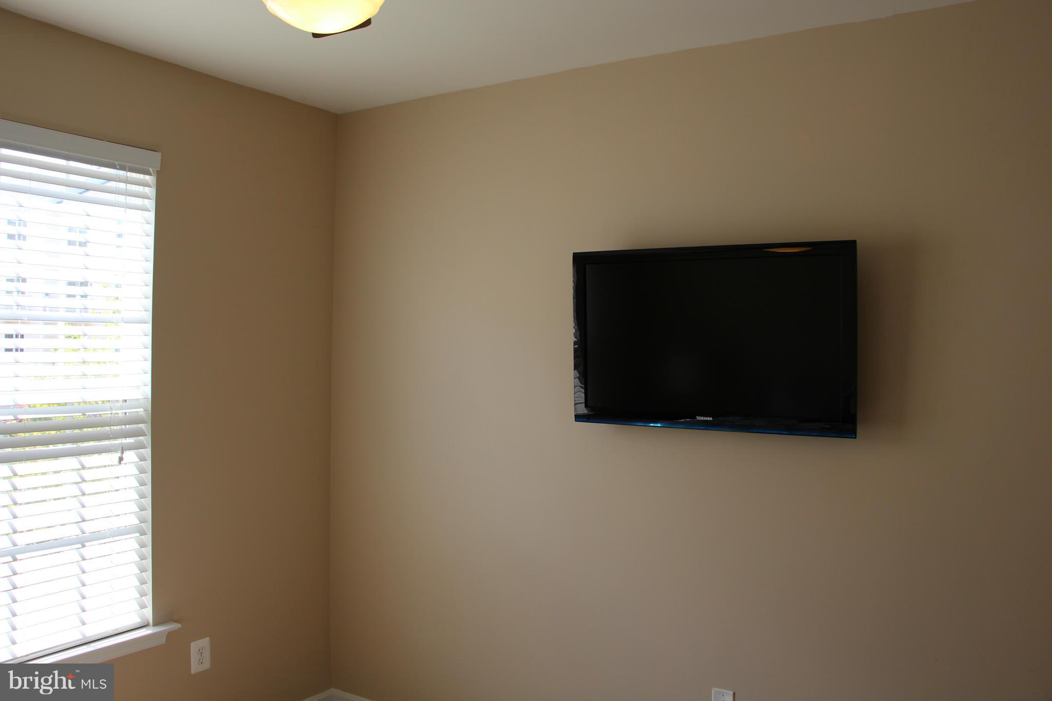 RESIDENCES AT DULLES PRK - Residential