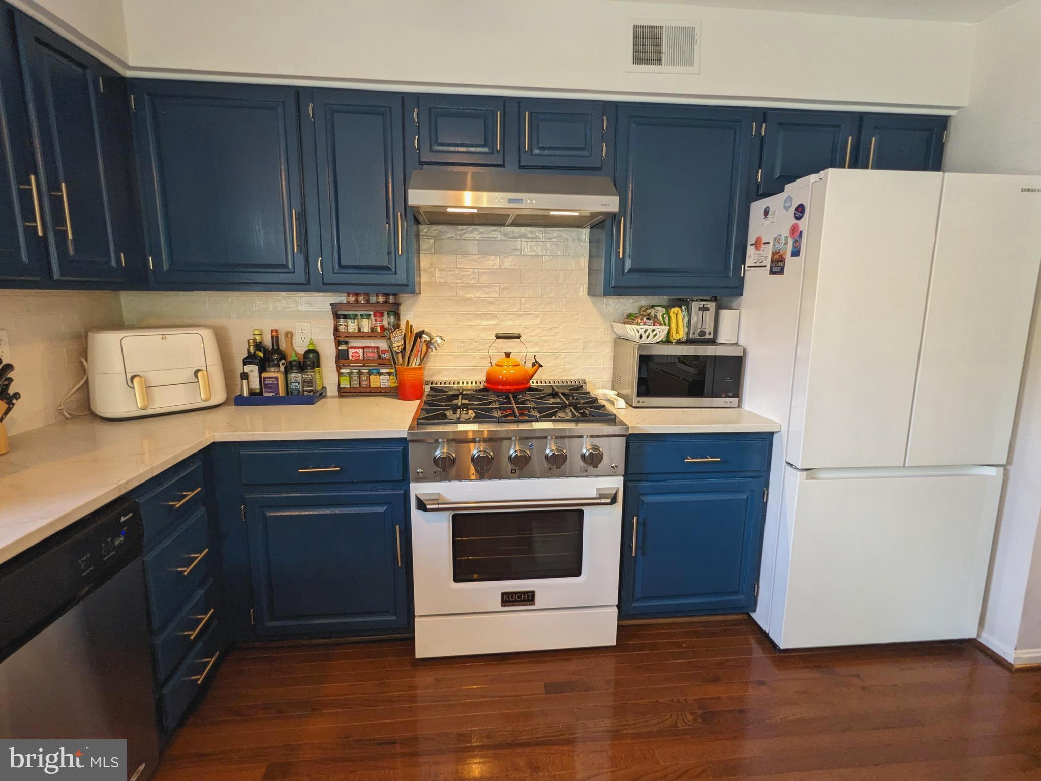 KINGSTOWNE - Residential Lease