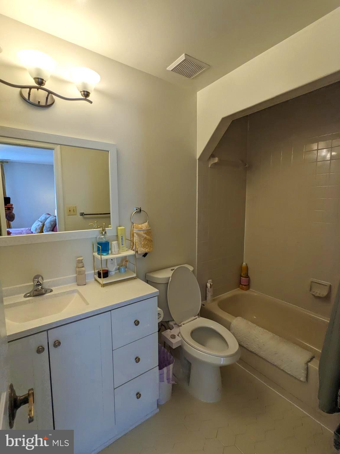 KINGSTOWNE - Residential Lease