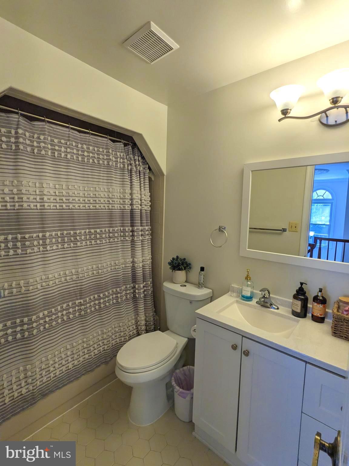 KINGSTOWNE - Residential Lease