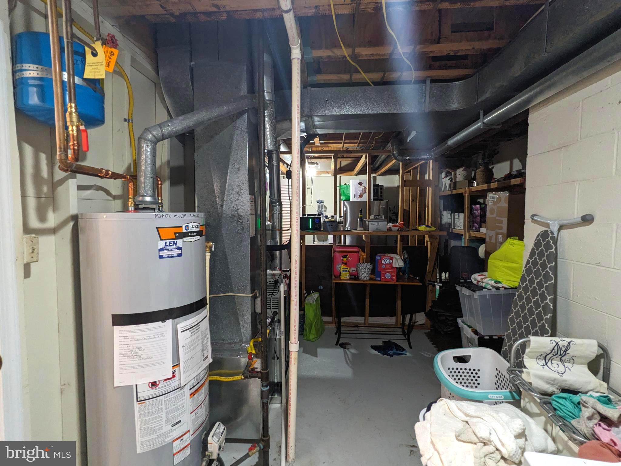 KINGSTOWNE - Residential Lease