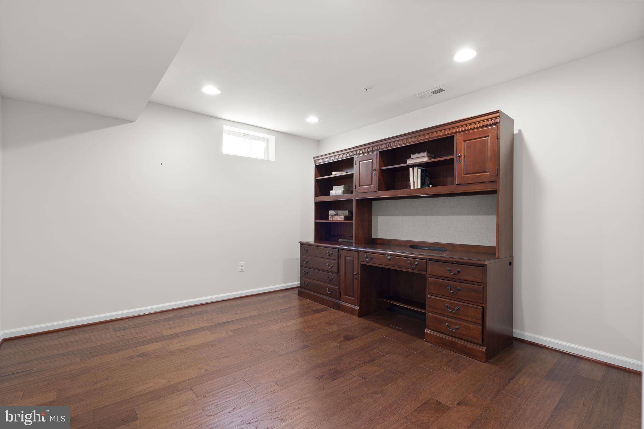 WOODBOURNE MANOR - Residential