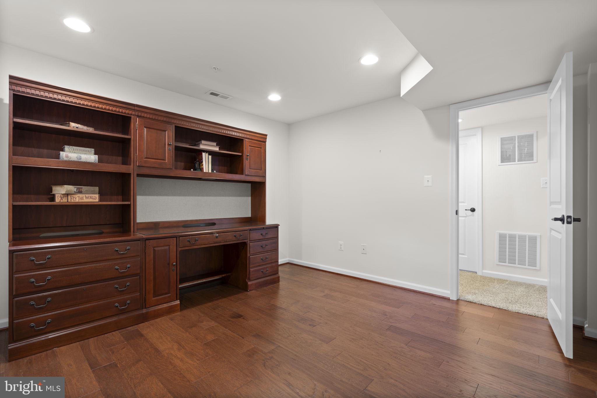 WOODBOURNE MANOR - Residential