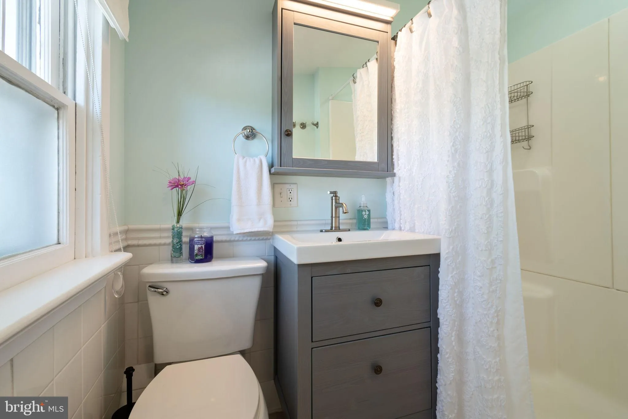 Coopersburg, Pennsylvania 18036, United States, 4 Bedrooms Bedrooms, ,2 BathroomsBathrooms,Residential,Active,227200