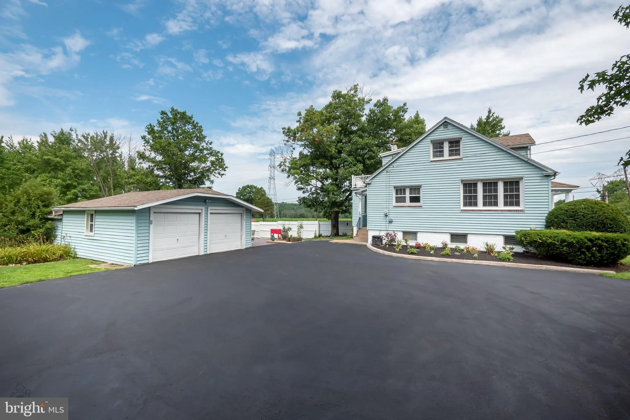 Coopersburg, Pennsylvania 18036, United States, 4 Bedrooms Bedrooms, ,2 BathroomsBathrooms,Residential,Active,227200