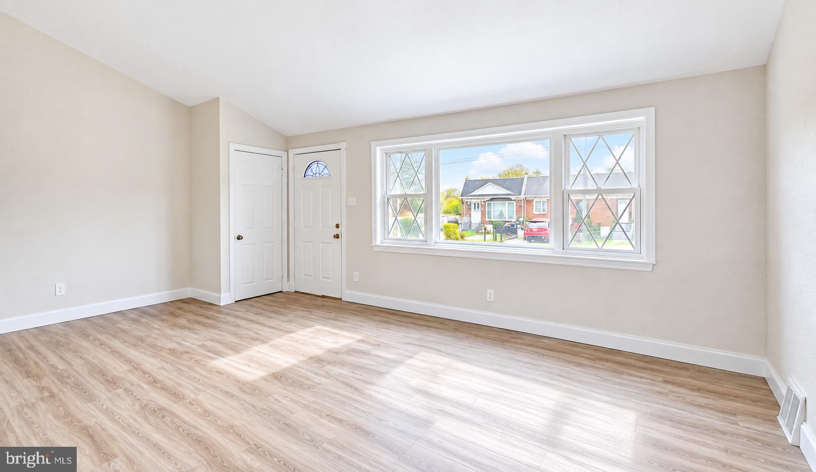 1124 LAKE SHORE