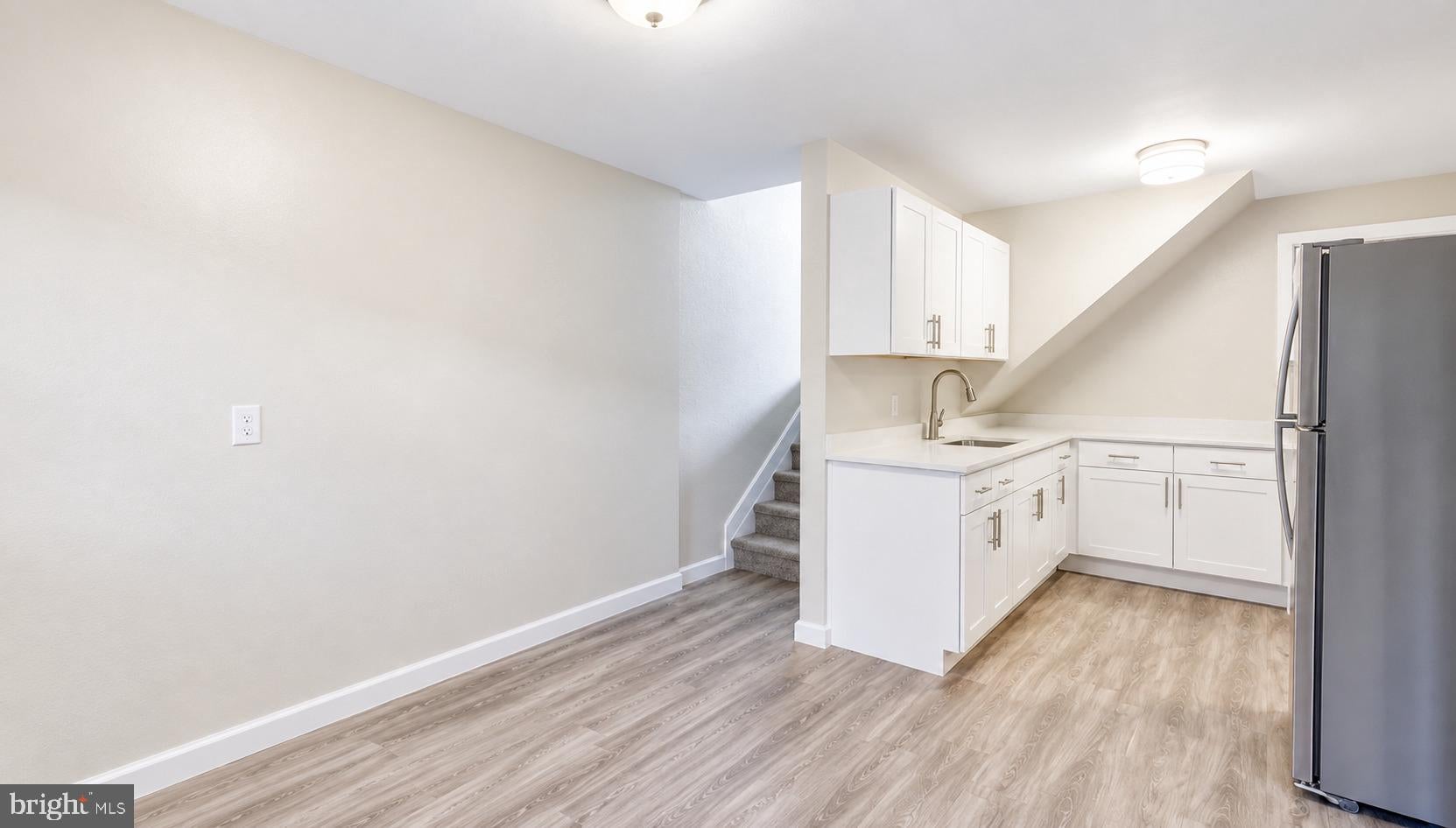1124 LAKE SHORE