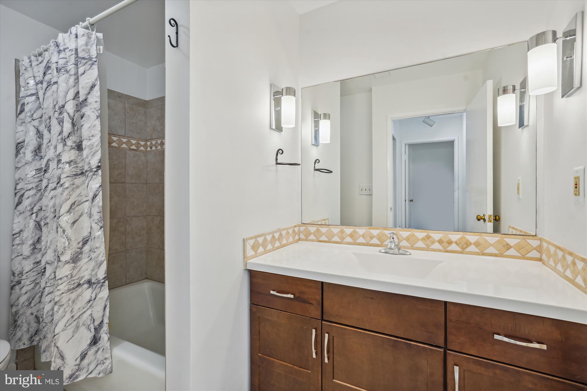 RESTON - Residential Lease