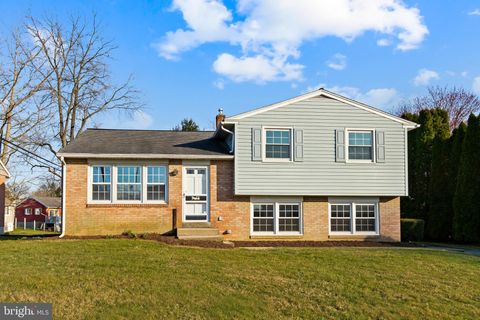 Photo of 31 FRESH MEADOW DR, LANCASTER, PA 17603 (MLS # PALA2031768)