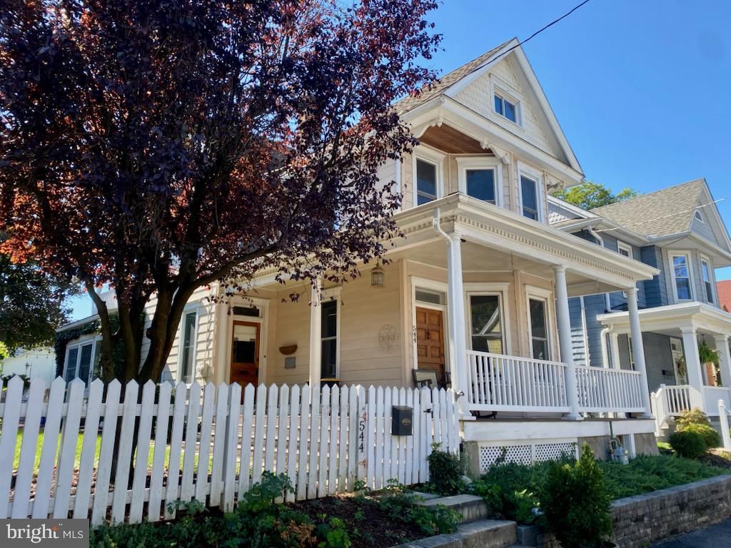 Photo of 544 King Street St E, CHAMBERSBURG, PA 17201 (MLS # PAFL2030550)