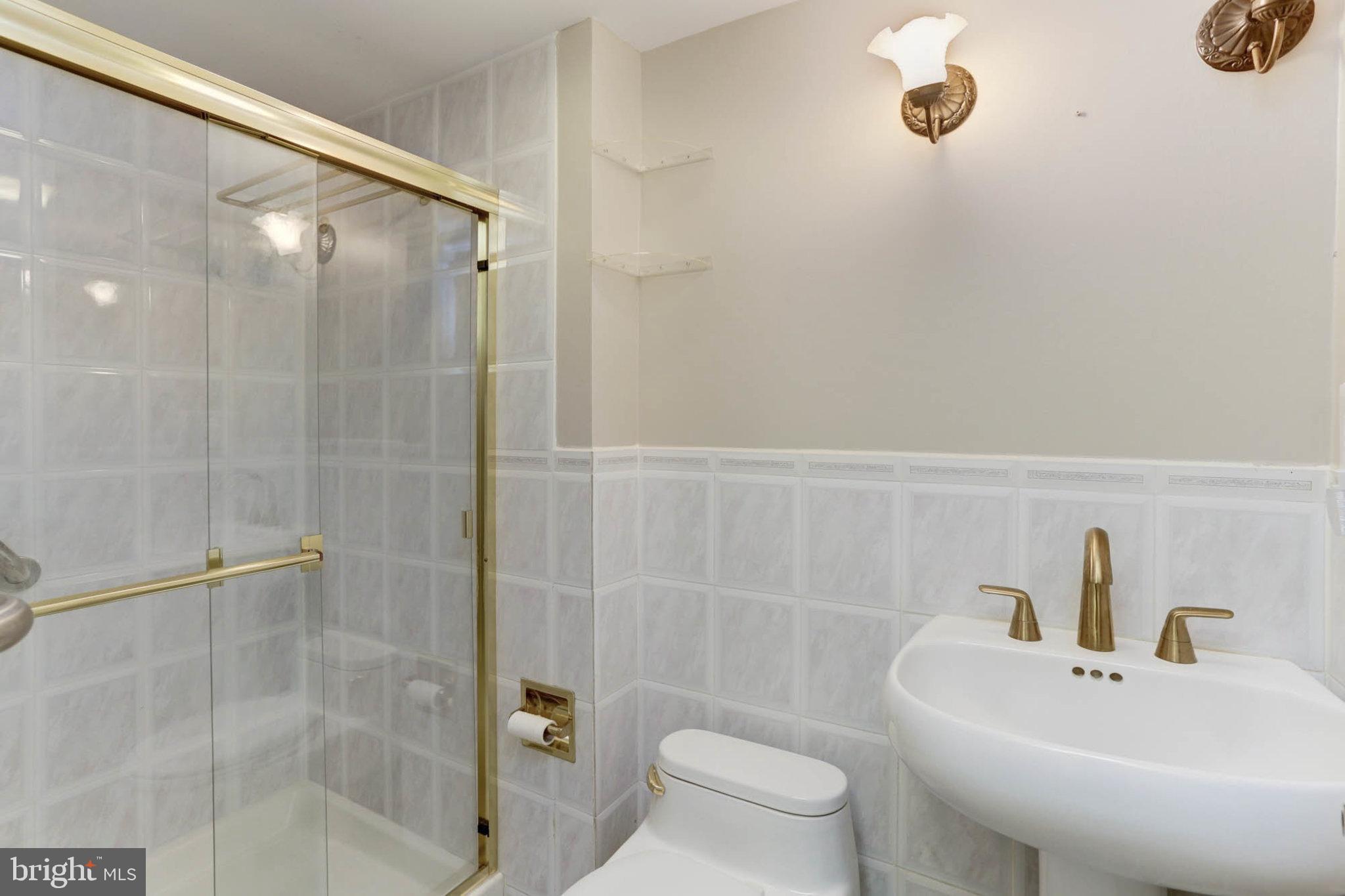 COUNTRY CLUB FOREST - Residential