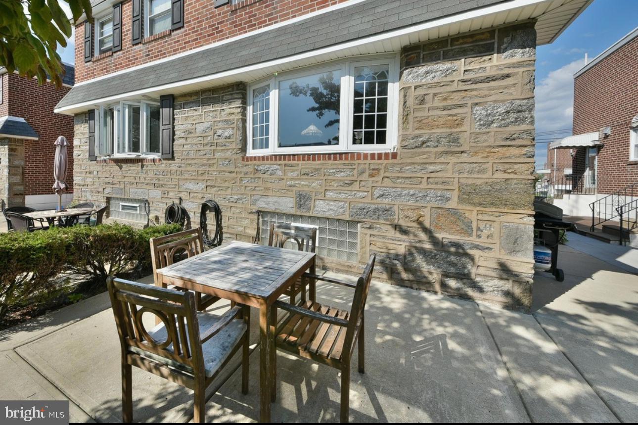 2923 TEESDALE STREET