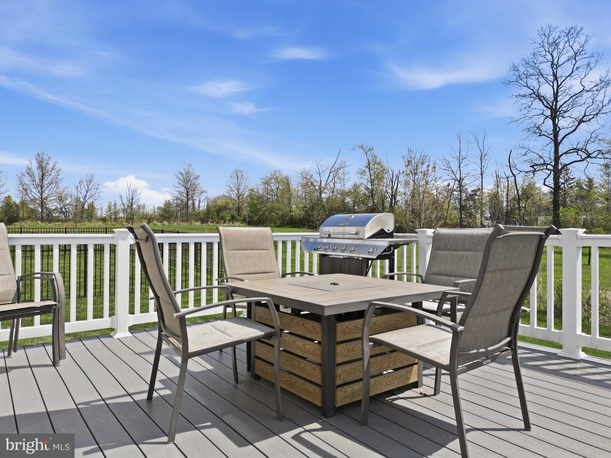 MAINLAND POINTE 1 - Residential